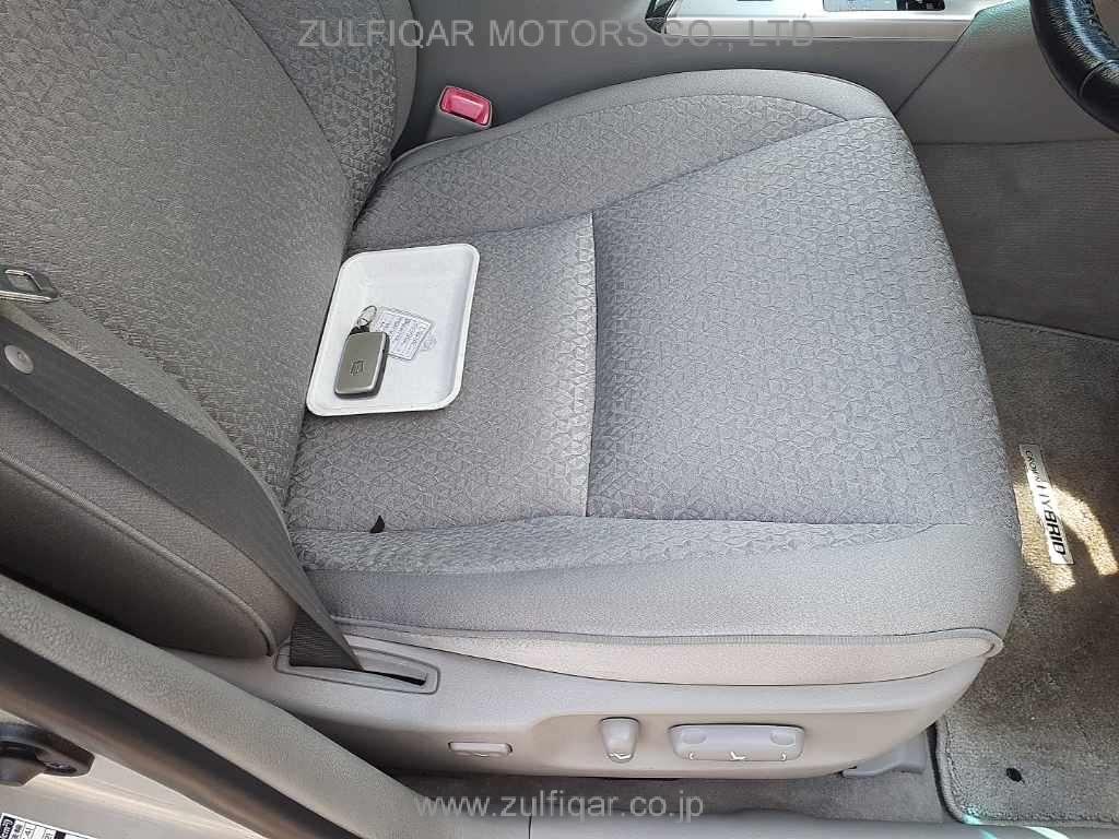 TOYOTA CROWN HYBRID 2012 Image 8