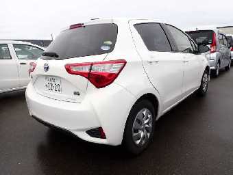 TOYOTA VITZ 2018 Image 2
