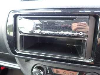 TOYOTA VITZ 2018 Image 4