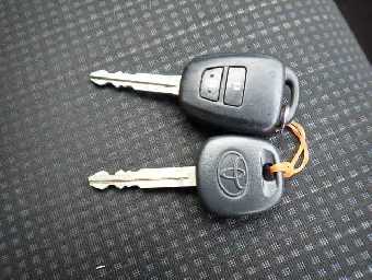 TOYOTA VITZ 2018 Image 6