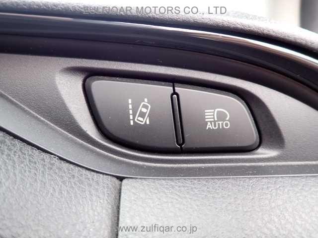 TOYOTA VITZ 2018 Image 8