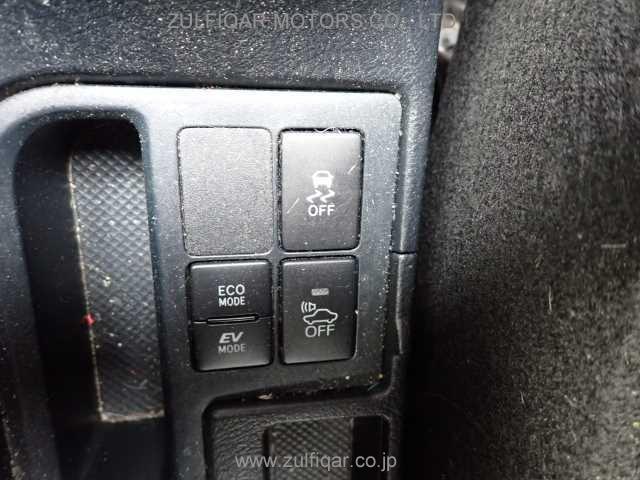 TOYOTA VITZ 2018 Image 9