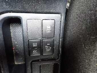 TOYOTA VITZ 2018 Image 8