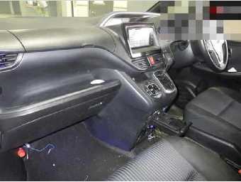 TOYOTA VOXY 2015 Image 3