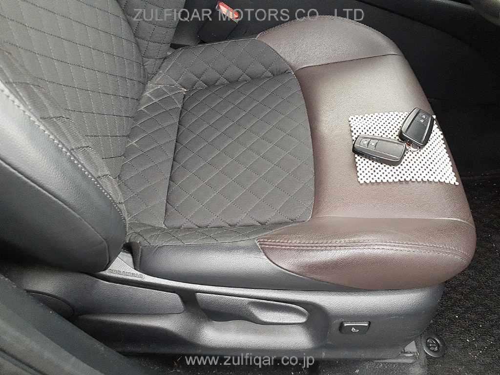 TOYOTA C-HR 2019 Image 8