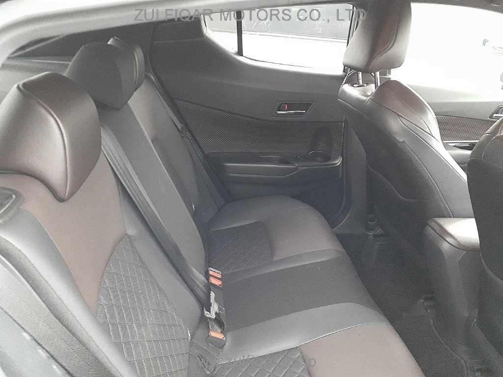 TOYOTA C-HR 2019 Image 9
