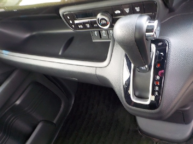 HONDA N-BOX CUSTOM 2019 Image 25