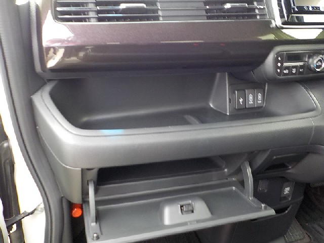 HONDA N-BOX CUSTOM 2019 Image 26