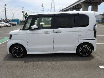 HONDA N-BOX CUSTOM 2019 Image 4