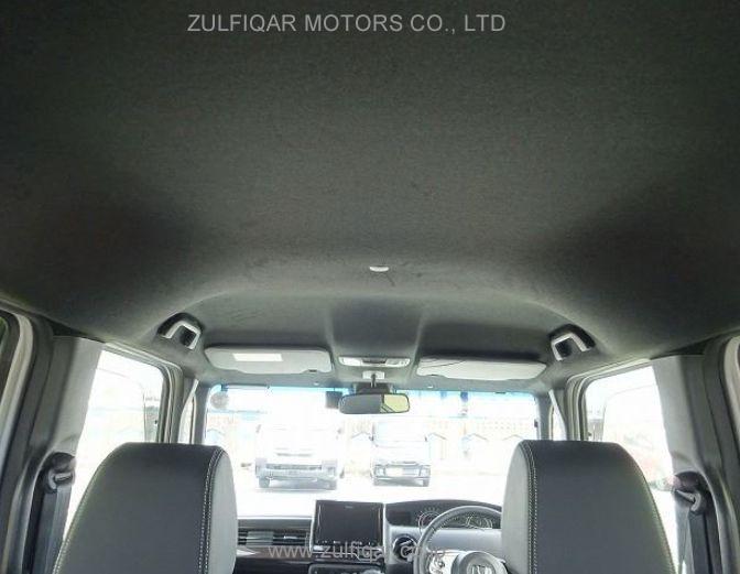 HONDA N-BOX CUSTOM 2019 Image 10