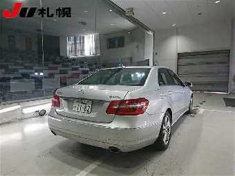 MERCEDES BENZ E CLASS 2011 Image 2