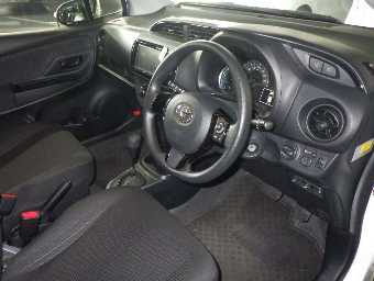 TOYOTA VITZ 2018 Image 5