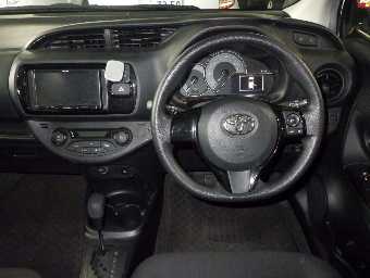 TOYOTA VITZ 2018 Image 6