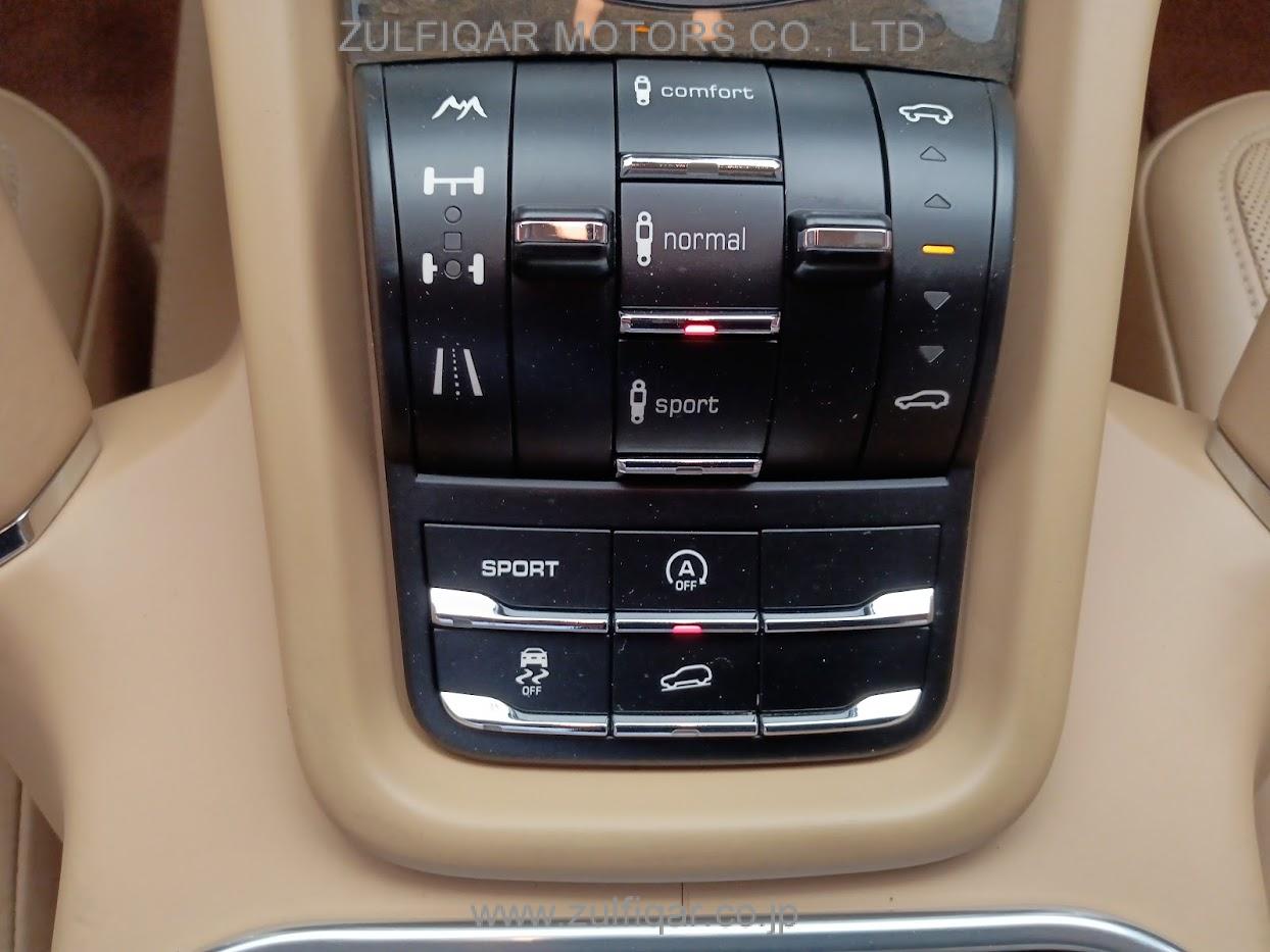 PORSCHE CAYENNE 2010 Image 60