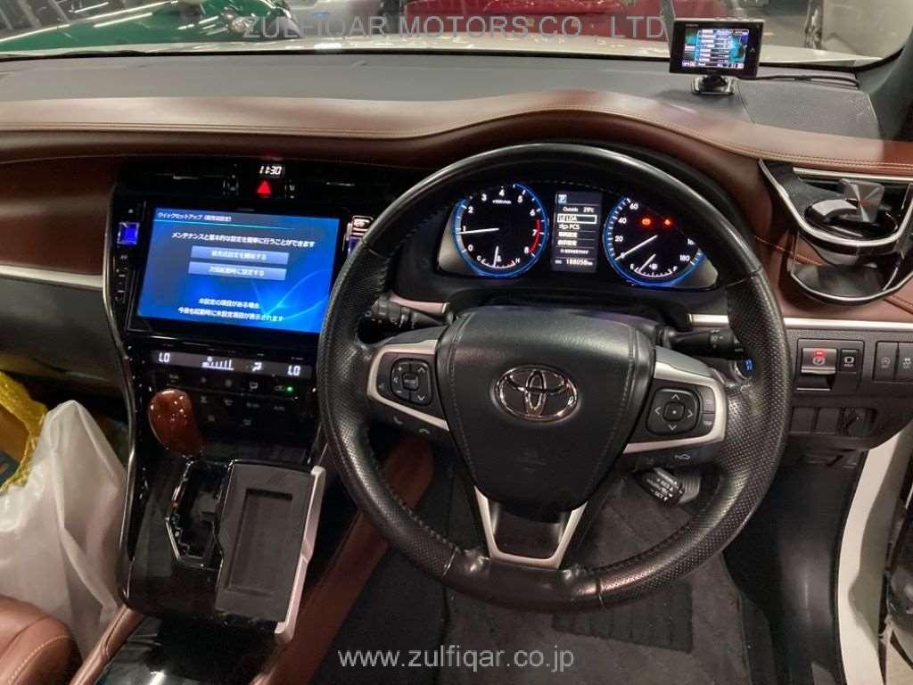 TOYOTA HARRIER 2018 Image 6