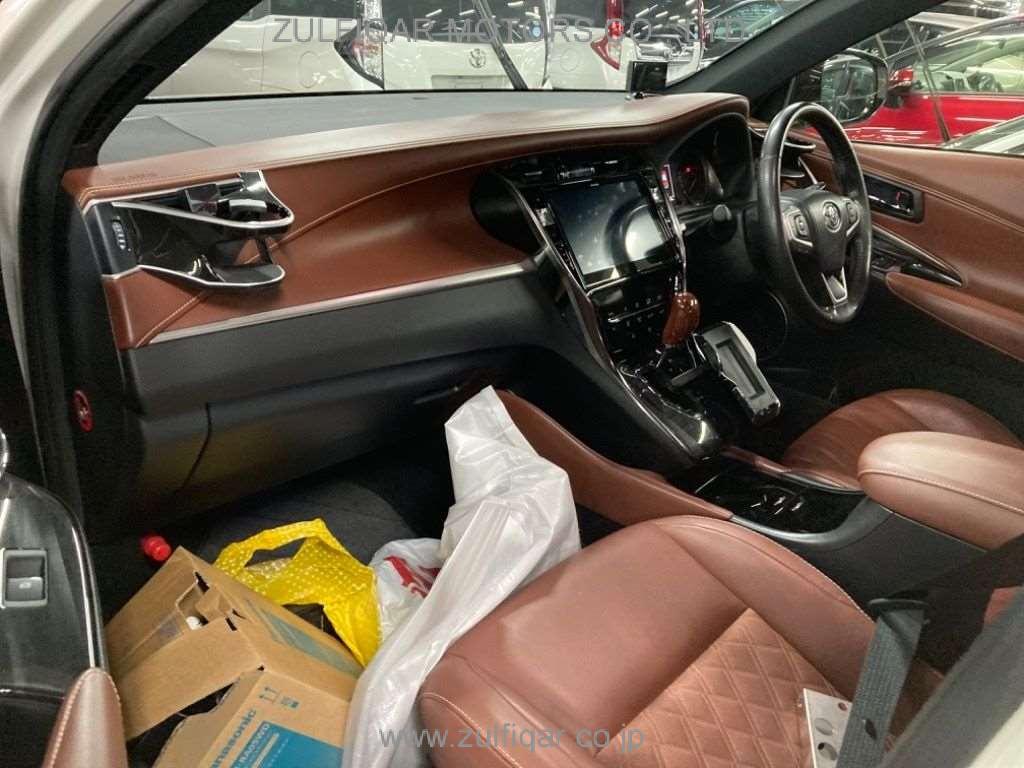 TOYOTA HARRIER 2018 Image 7