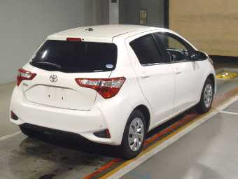 TOYOTA VITZ 2018 Image 2