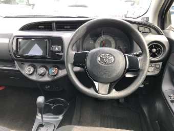 TOYOTA VITZ 2018 Image 6