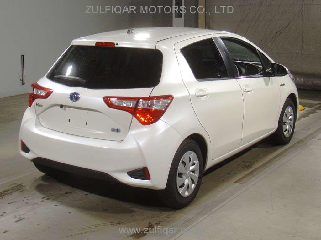 TOYOTA VITZ 2017 Image 2