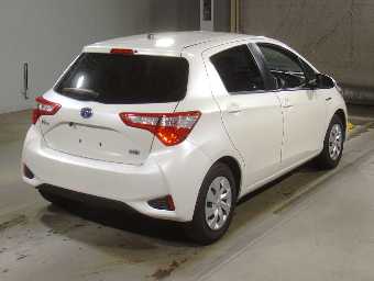 TOYOTA VITZ 2017 Image 2