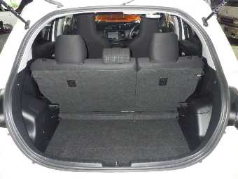 TOYOTA VITZ 2017 Image 8