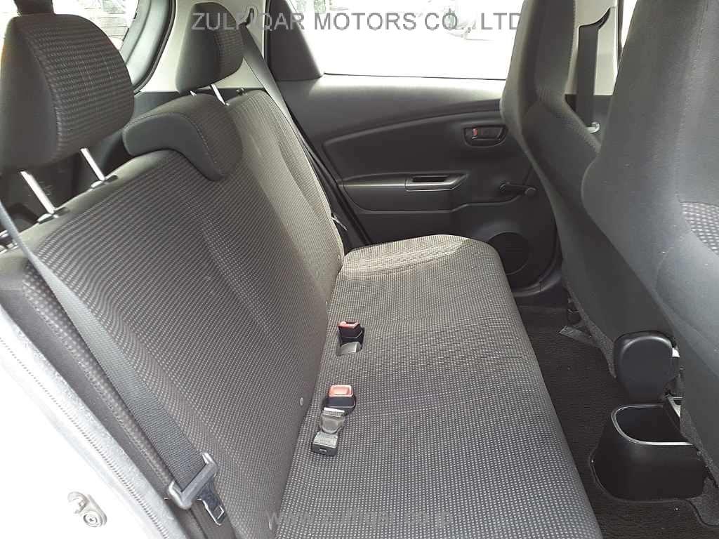 TOYOTA VITZ 2018 Image 10
