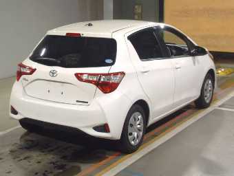 TOYOTA VITZ 2018 Image 2