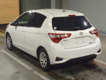 TOYOTA VITZ 2018 Image 4