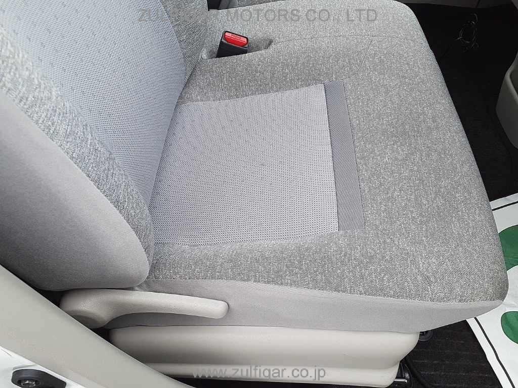 TOYOTA PASSO 2018 Image 8