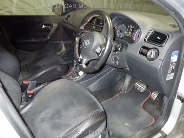 VOLKSWAGEN POLO 2012 Image 3