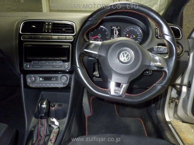 VOLKSWAGEN POLO 2012 Image 4