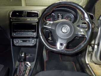 VOLKSWAGEN POLO 2012 Image 4