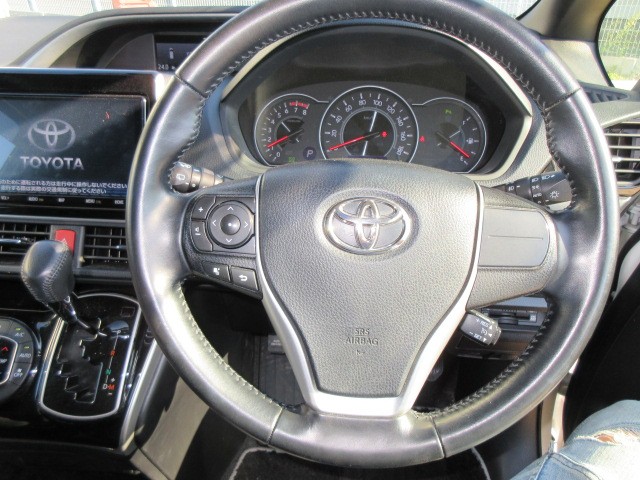 TOYOTA VOXY 2020 Image 21