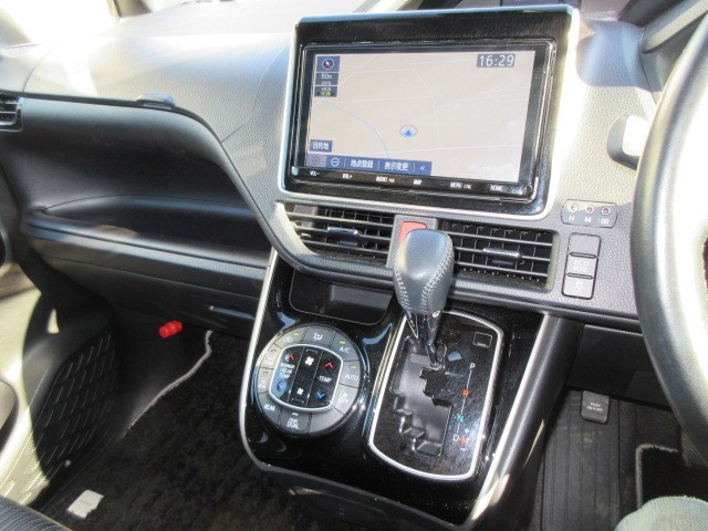 TOYOTA VOXY 2020 Image 22