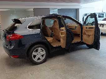 PORSCHE CAYENNE 2011 Image 12