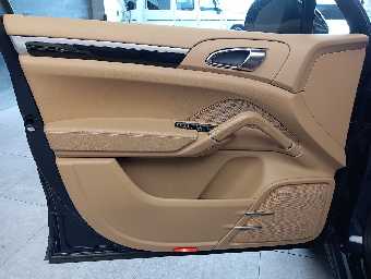 PORSCHE CAYENNE 2011 Image 25
