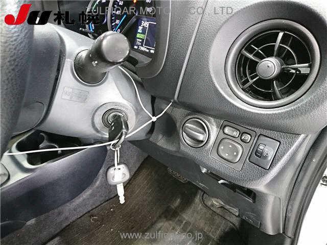 TOYOTA VITZ 2018 Image 4