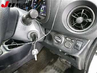 TOYOTA VITZ 2018 Image 4