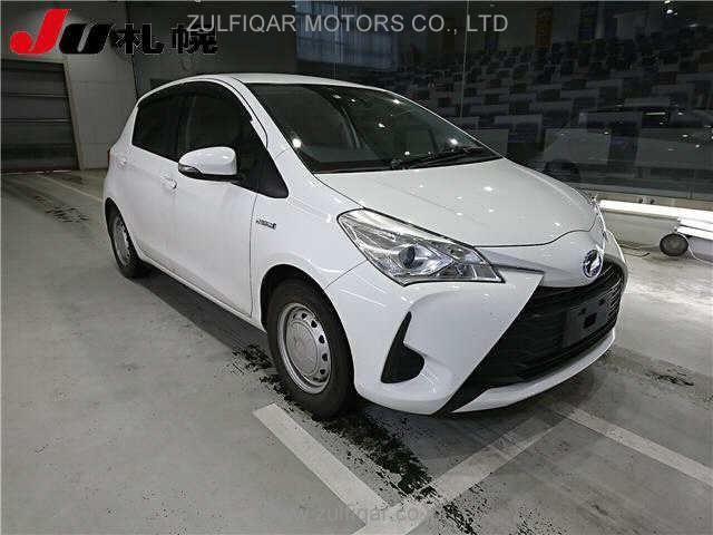 TOYOTA VITZ 2018 Image 8