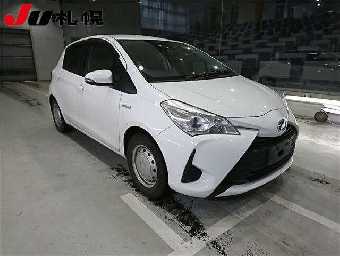 TOYOTA VITZ 2018 Image 8