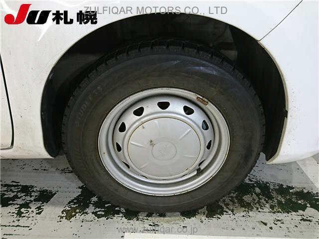 TOYOTA VITZ 2018 Image 9