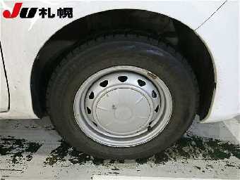 TOYOTA VITZ 2018 Image 9