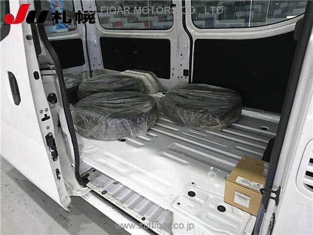 NISSAN NV350 CARAVAN 2018 Image 9