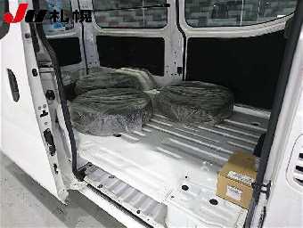 NISSAN NV350 CARAVAN 2018 Image 9