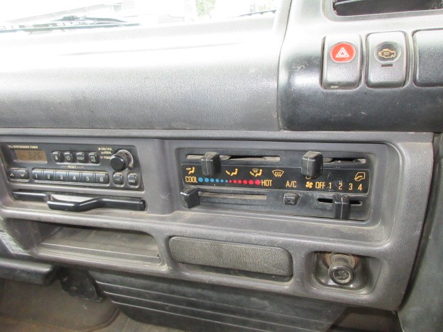 ISUZU ELF DUMP TRUCK 2000 Image 29