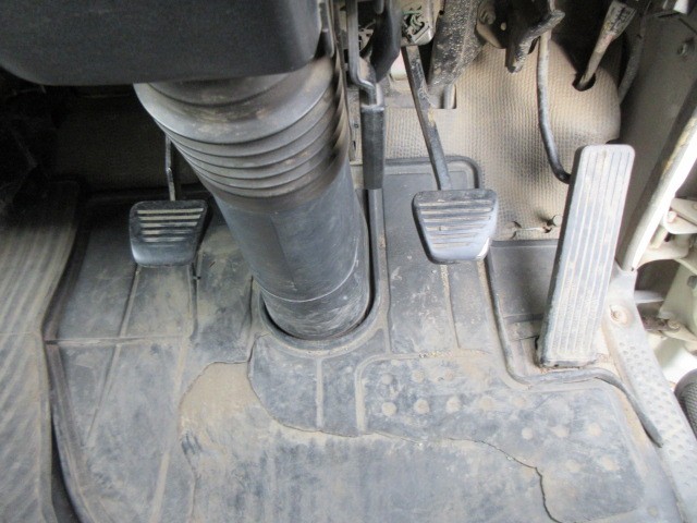 ISUZU ELF DUMP TRUCK 2000 Image 30