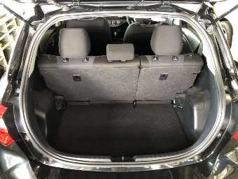 TOYOTA VITZ 2018 Image 7