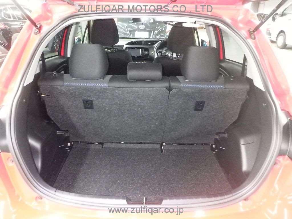 TOYOTA VITZ 2018 Image 8