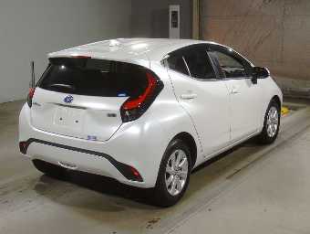 TOYOTA AQUA 2021 Image 2