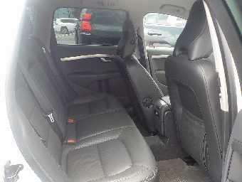 VOLVO XC70 2010 Image 9